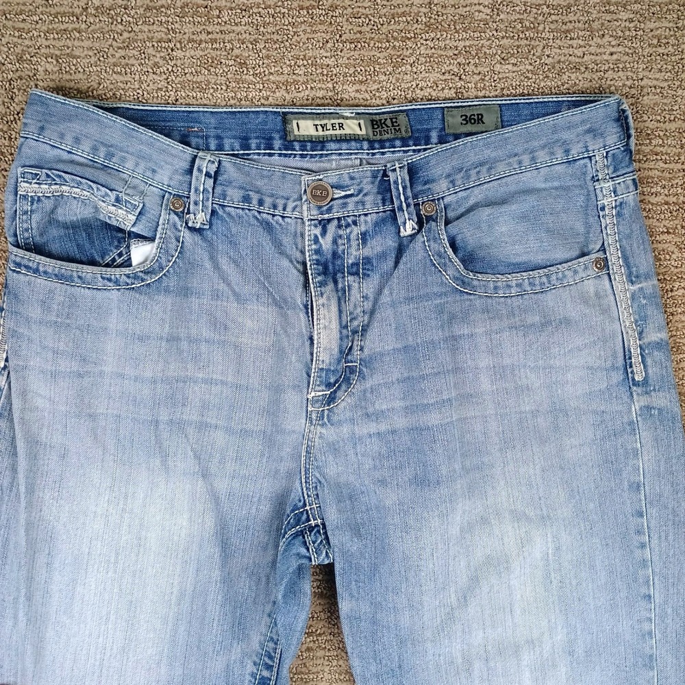 BKE Tyler Jeans Mens 36R Light Wash Relaxed Straight Distressed Denim